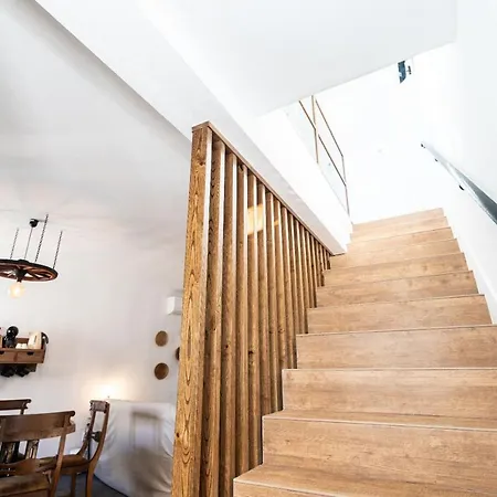 Casa Estabulo- Cozy Rustic Loft Touro Semesterbostad *