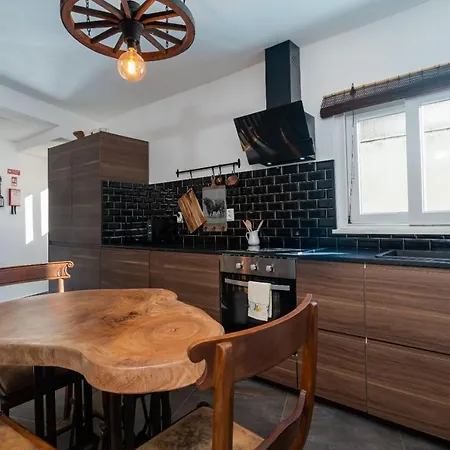 Casa Estabulo- Cozy Rustic Loft Touro 에스톰바