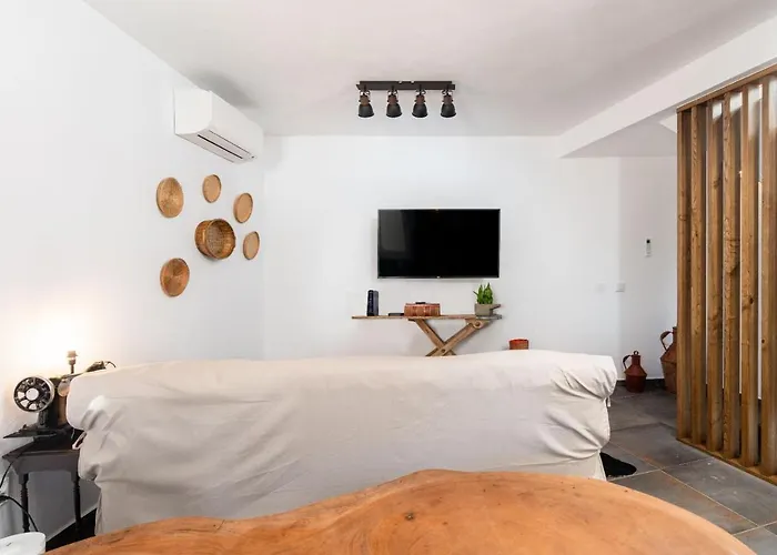 Casa Estabulo- Cozy Rustic Loft Touro Hébergement de vacances Estômbar